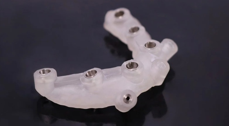 Dental surgical guide used to position implants during guided surgery
